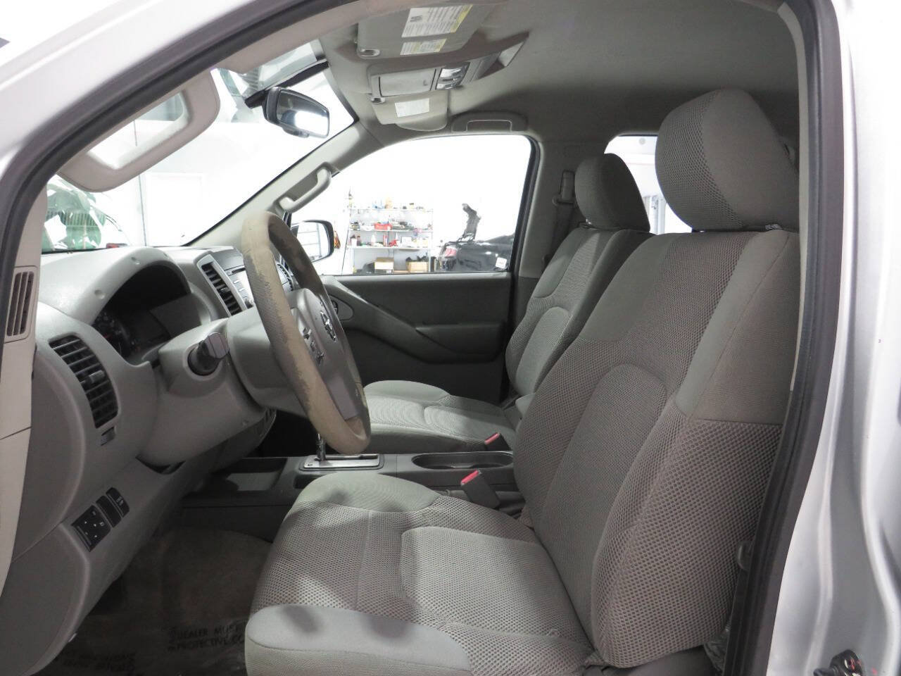 Used 2013 Nissan Frontier SV w/ SV Value Truck Pkg RWD image 14