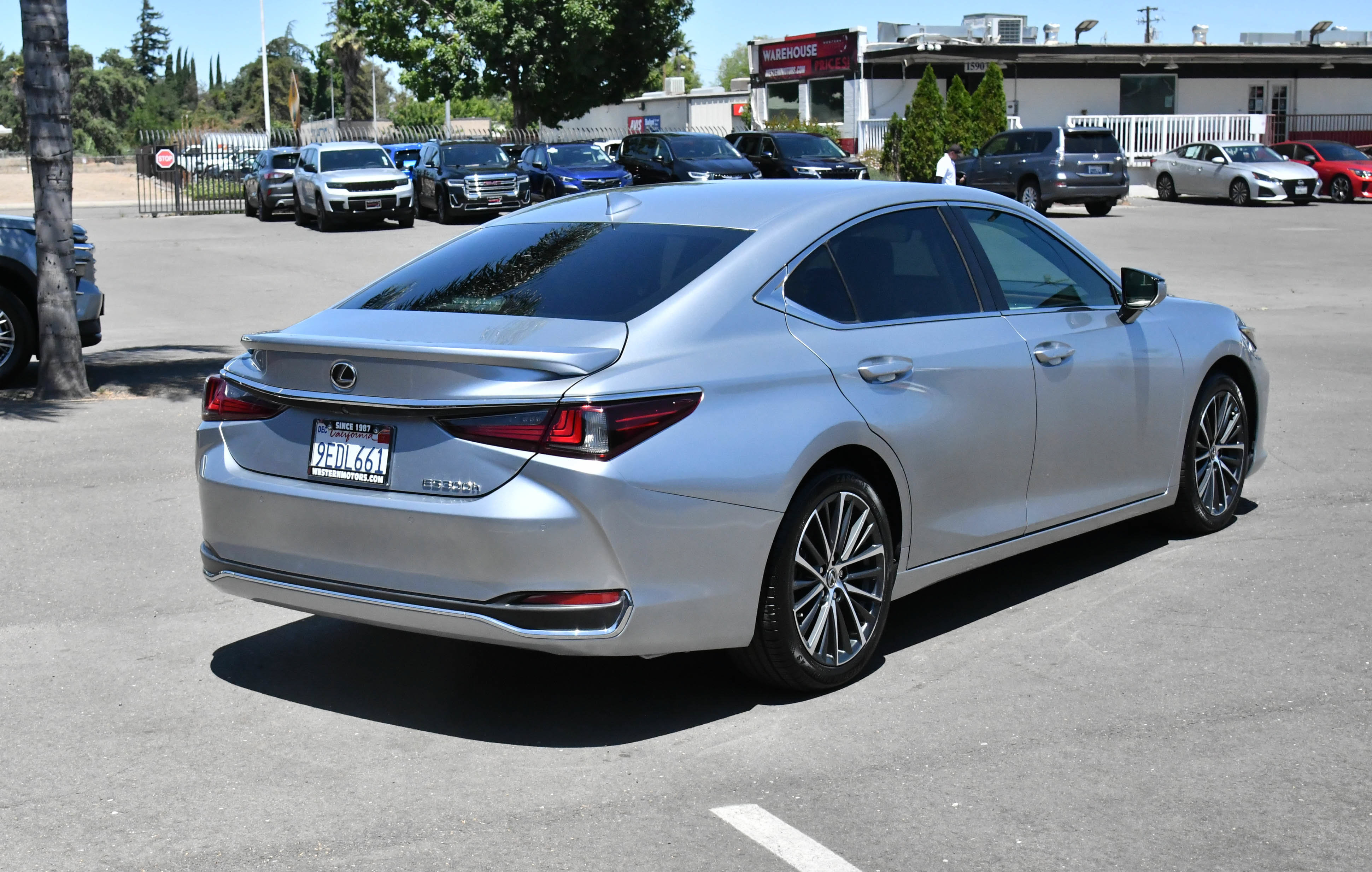Used 2023 Lexus ES 300h w/ Premium Package FWD image 8