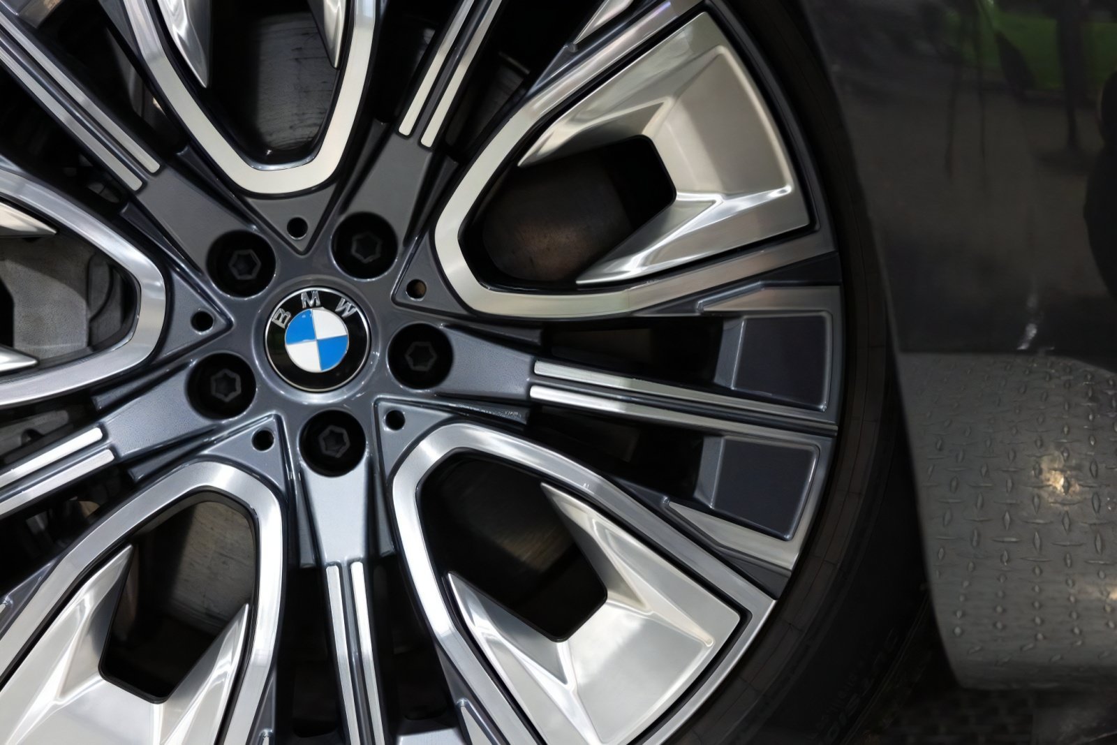 Used 2025 BMW i7 xDrive60 AWD/4WD image 26