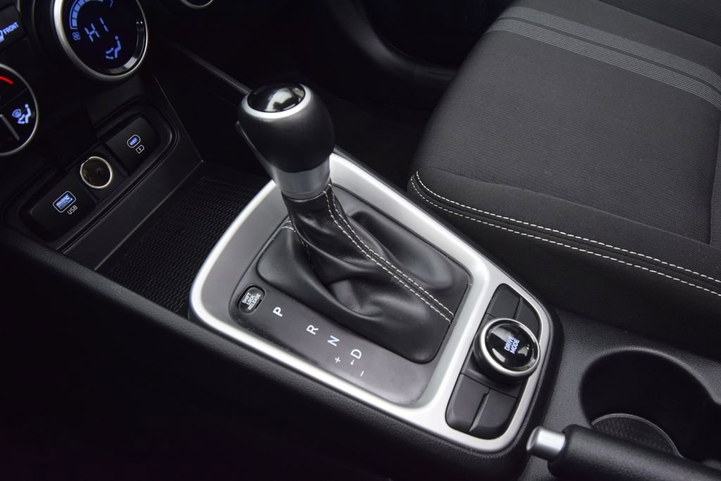 Used 2025 Hyundai Venue SEL image 27