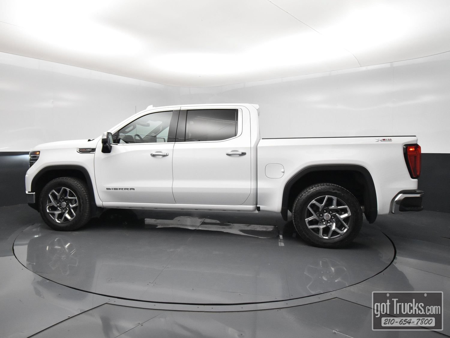 Used 2023 GMC Sierra 1500 SLT w/ SLT Premium Package AWD/4WD image 3