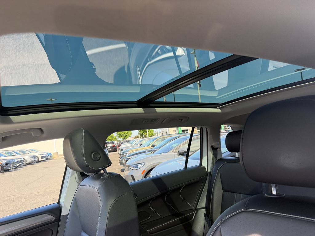 Used 2023 Volkswagen Tiguan SE w/ Panoramic Sunroof Package AWD/4WD image 21