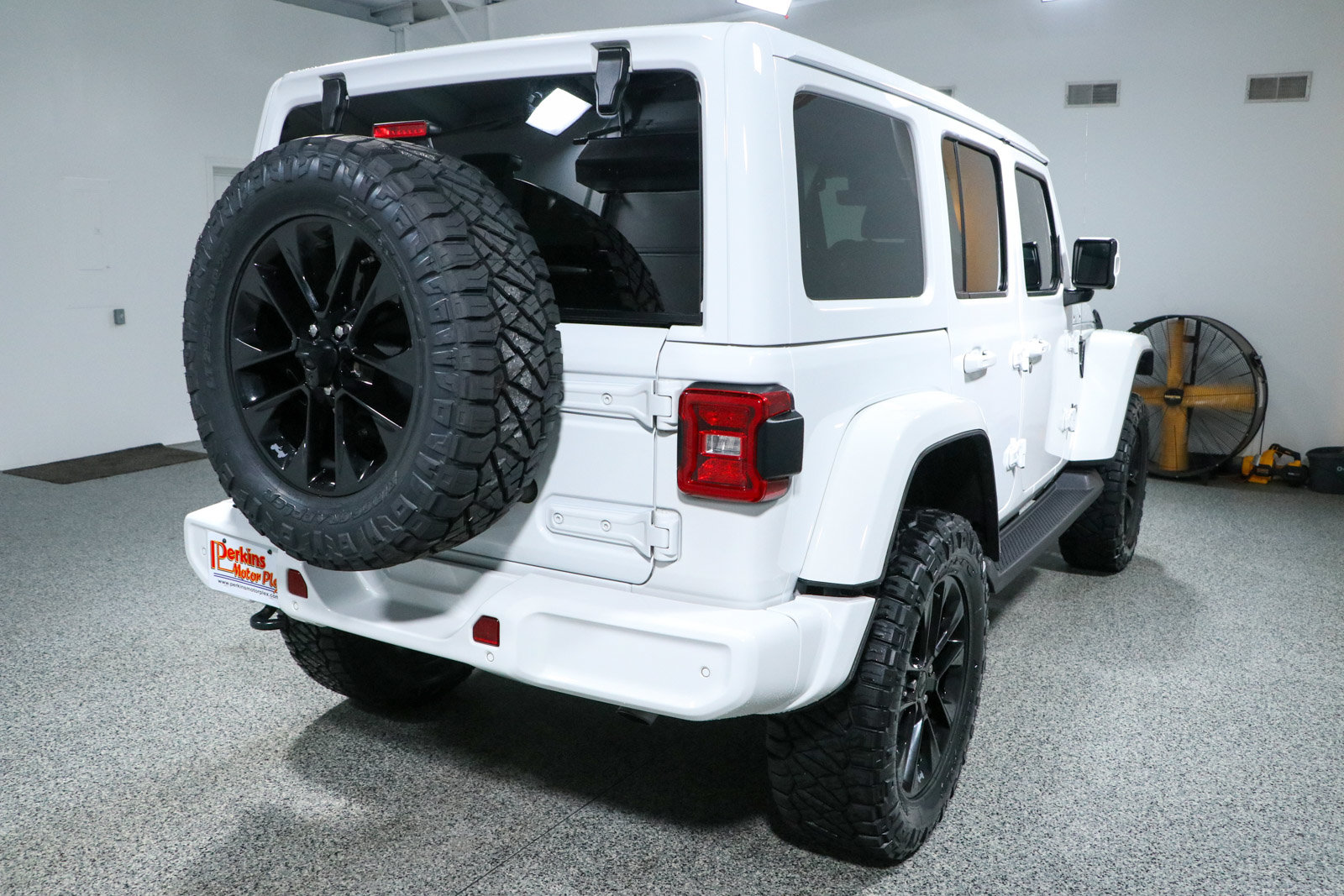 Used 2023 Jeep Wrangler Unlimited Sahara AWD/4WD image 8