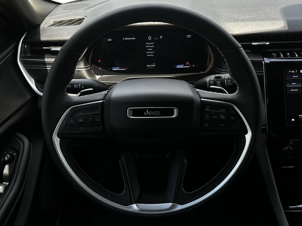 Used 2023 Jeep Grand Cherokee L Laredo RWD image 12