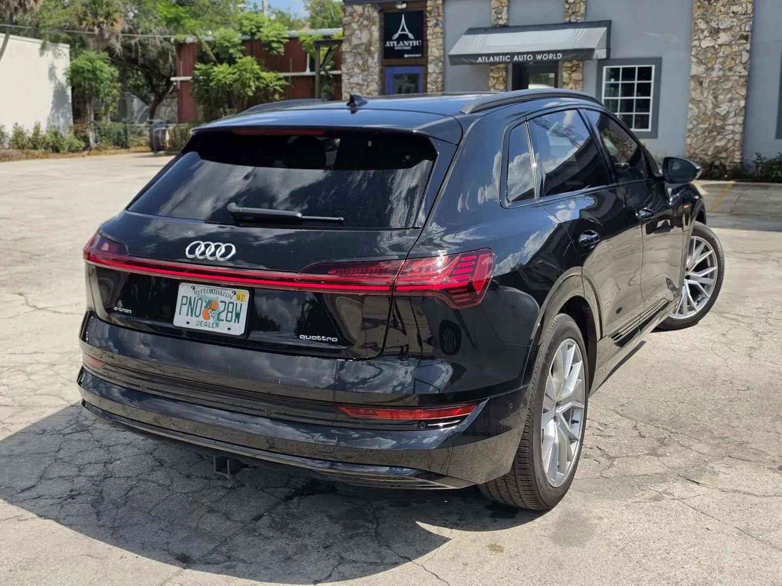 Used 2021 Audi e-tron Prestige w/ Prestige Package AWD/4WD image 7