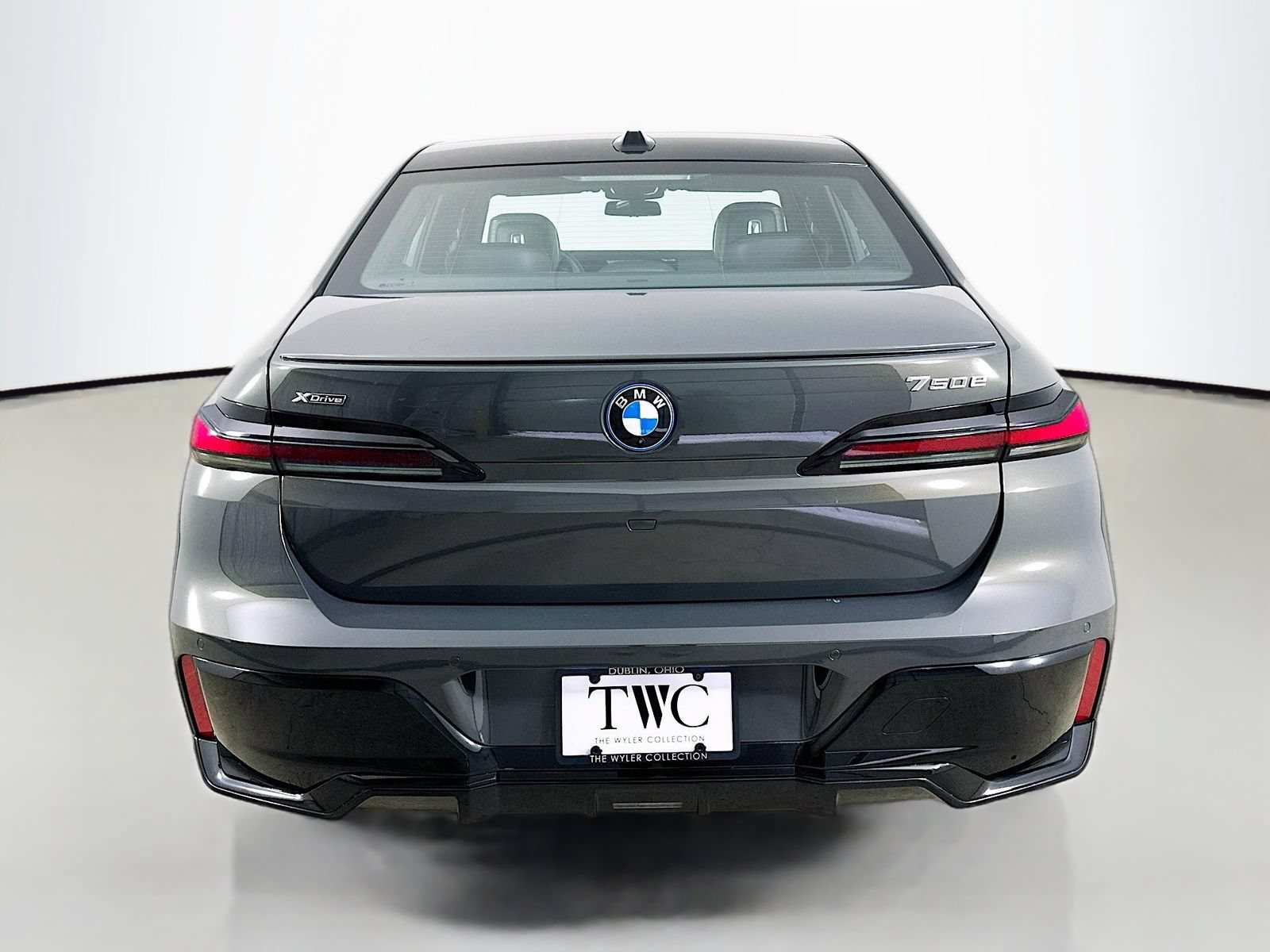 New 2026 BMW 750e xDrive w/ Executive Package AWD/4WD image 6