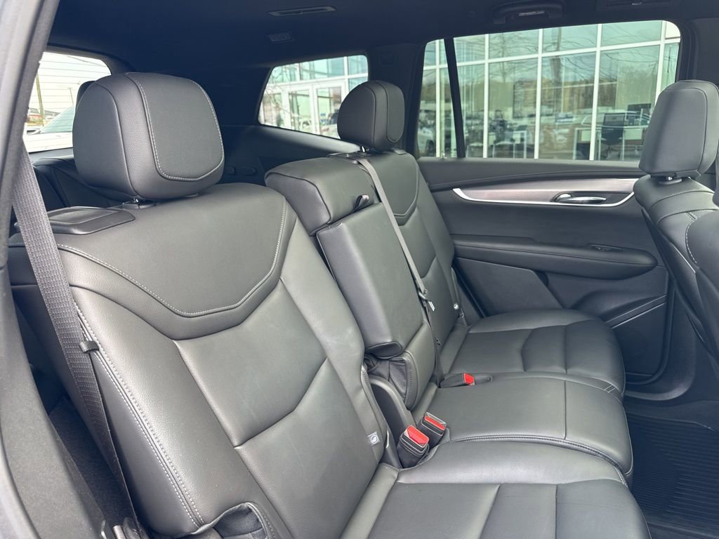 Used 2025 Cadillac XT6 Luxury image 34