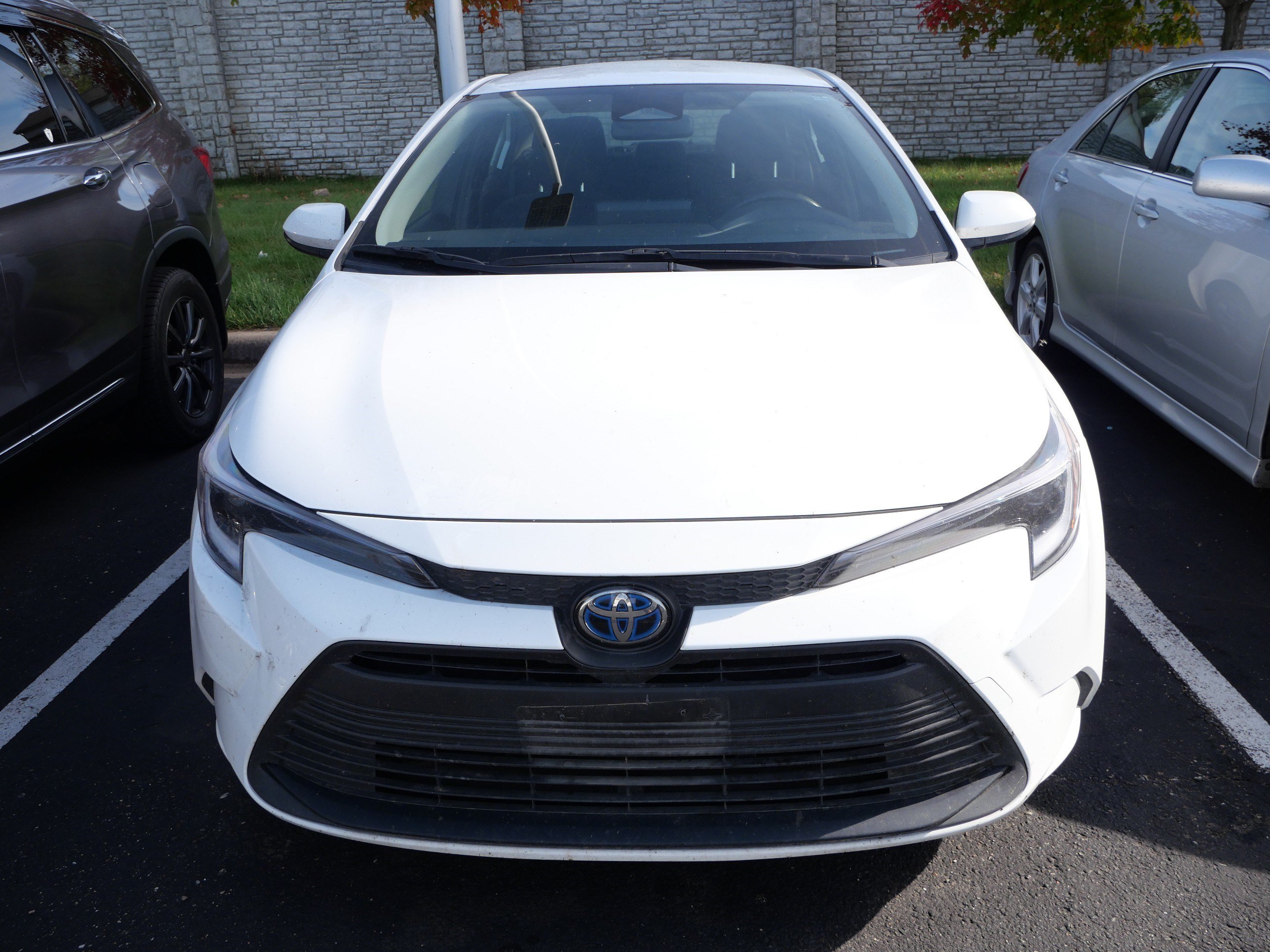 Used 2025 Toyota Corolla LE FWD image 2