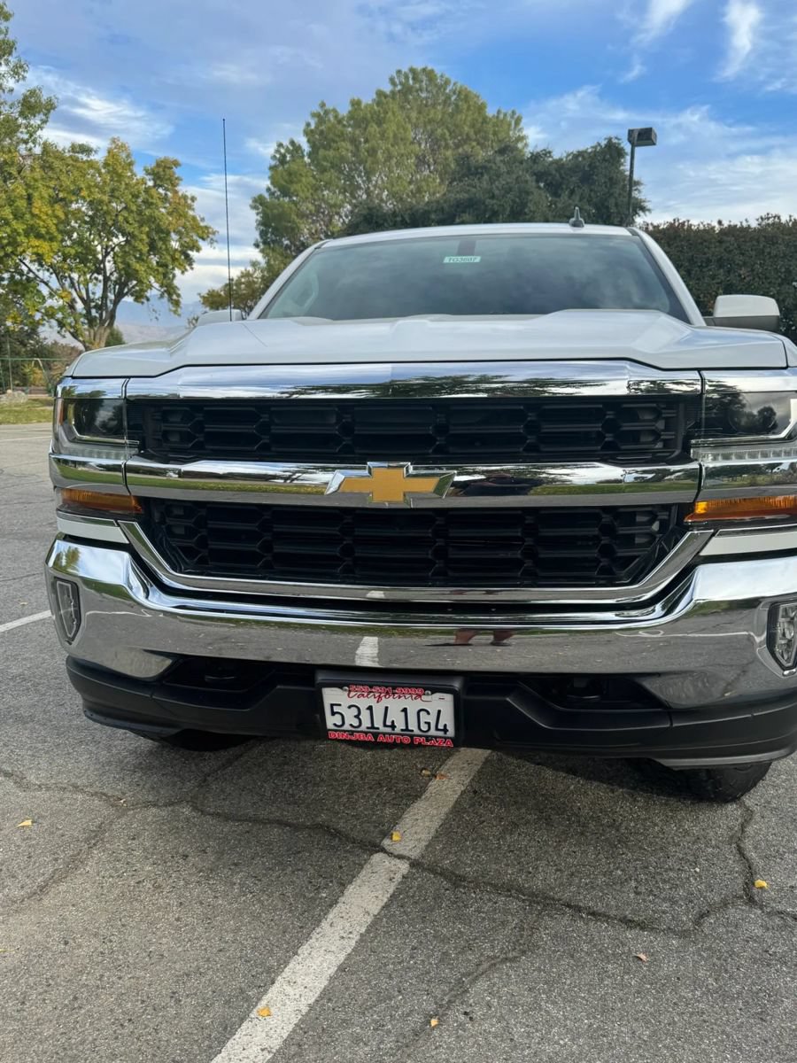 Used 2017 Chevrolet Silverado 1500 LT w/ All Star Edition AWD/4WD image 7