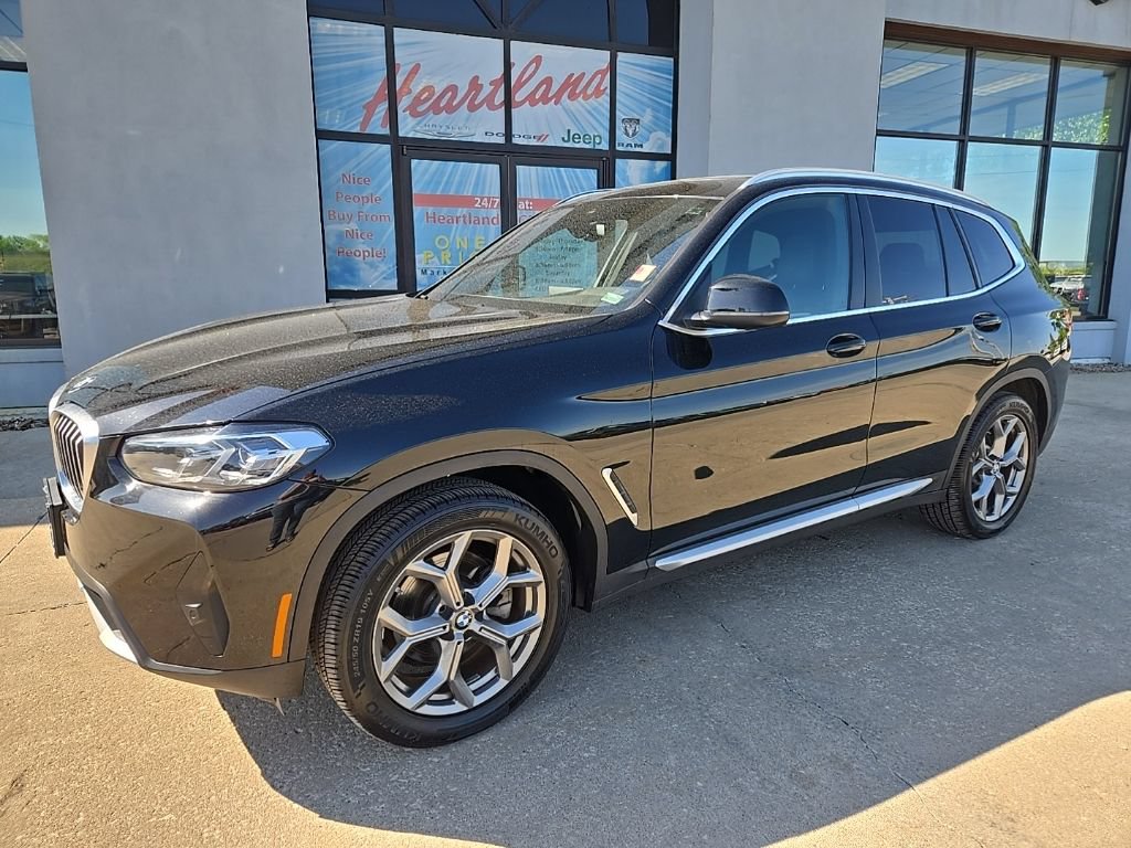Used 2024 BMW X3 xDrive30i AWD/4WD image 3