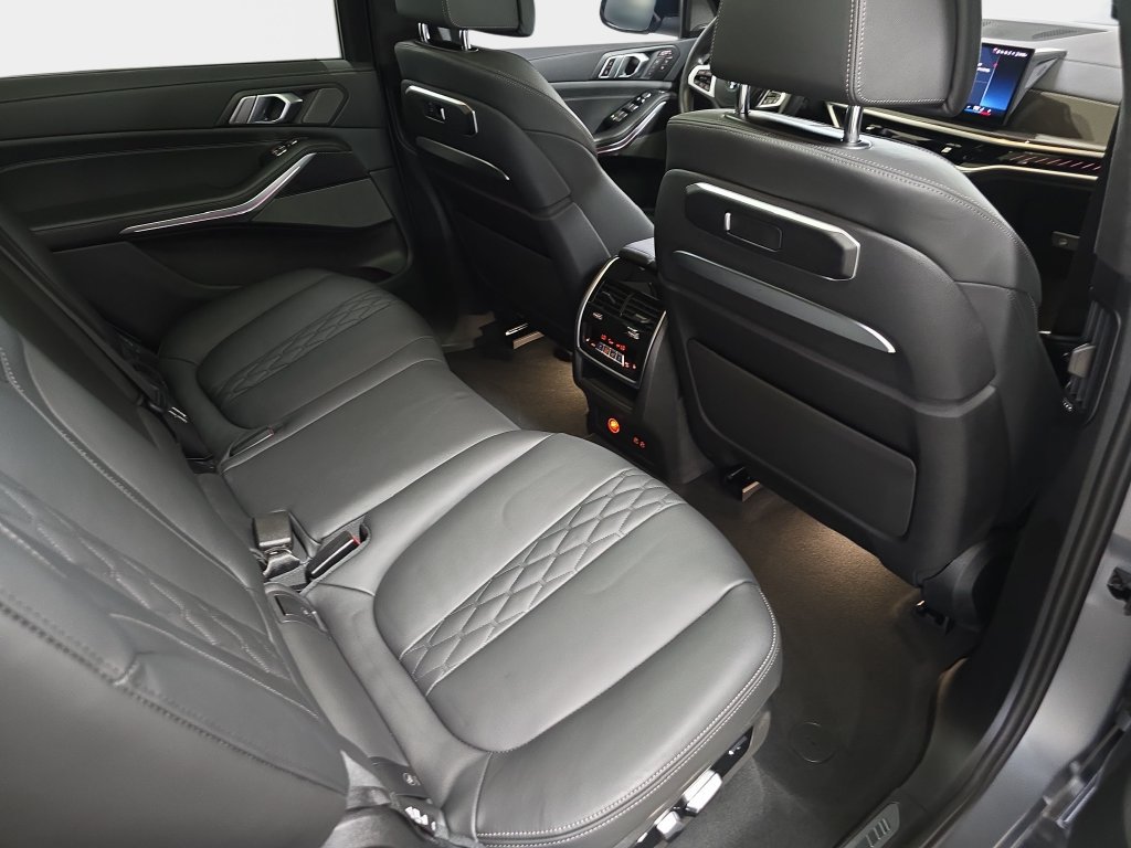 Certified 2024 BMW X7 M60i w/ Executive Package AWD/4WD image 16