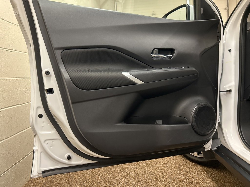 Used 2023 Nissan Kicks SV image 13