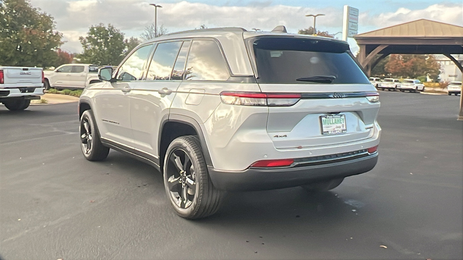 New 2025 Jeep Grand Cherokee Limited w/ Luxury Tech Group II AWD/4WD image 5
