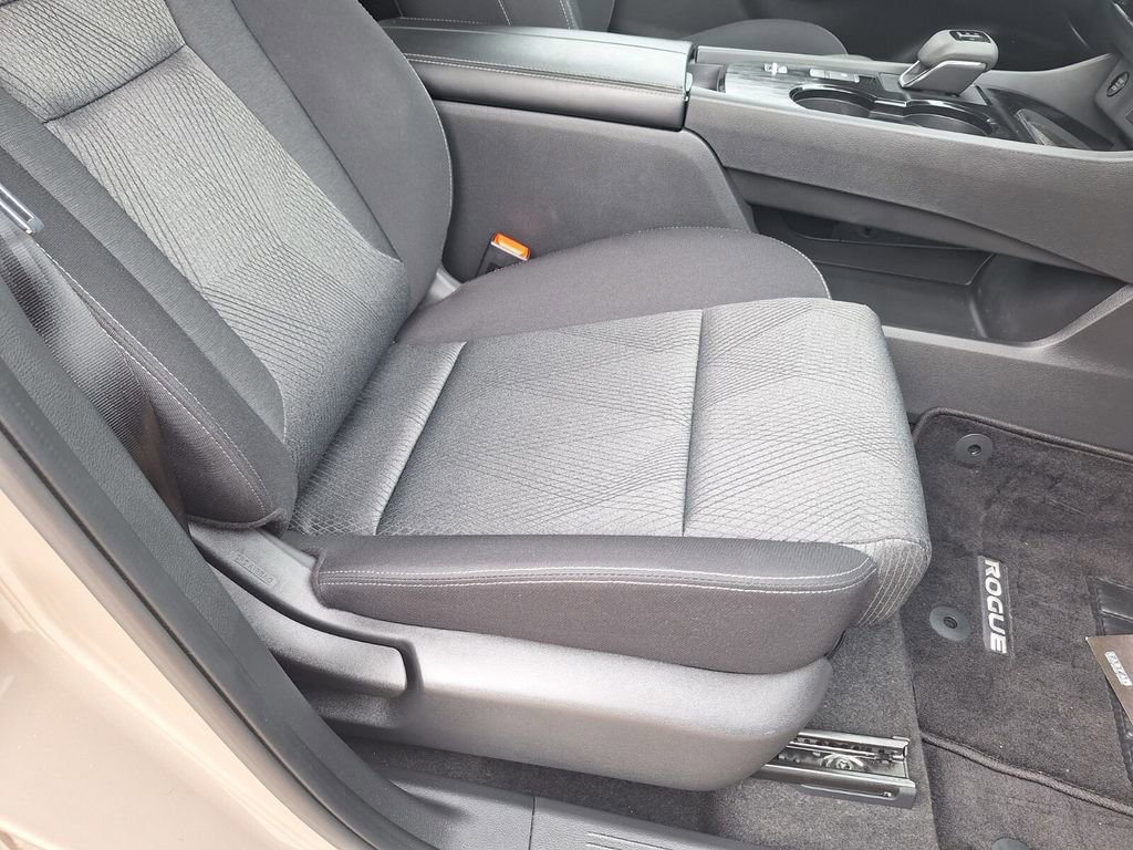 Used 2024 Nissan Rogue SV FWD image 28
