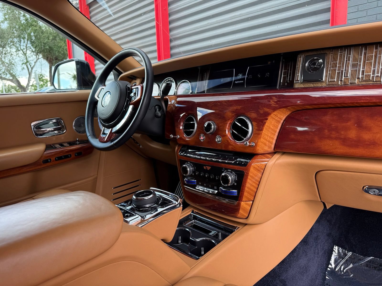 Used 2018 Rolls-Royce Phantom Extended Wheelbase RWD image 47