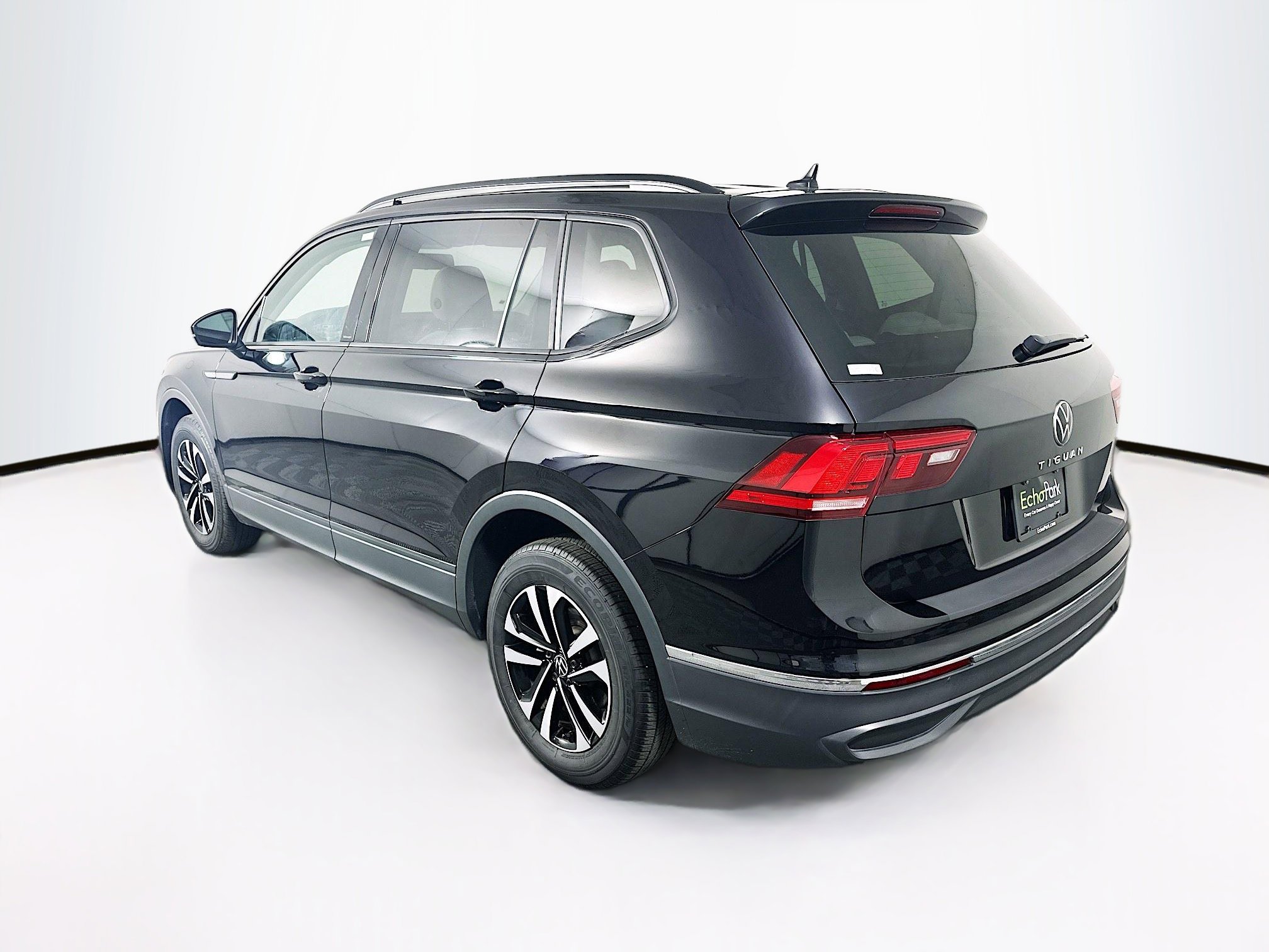 Used 2022 Volkswagen Tiguan S FWD image 5
