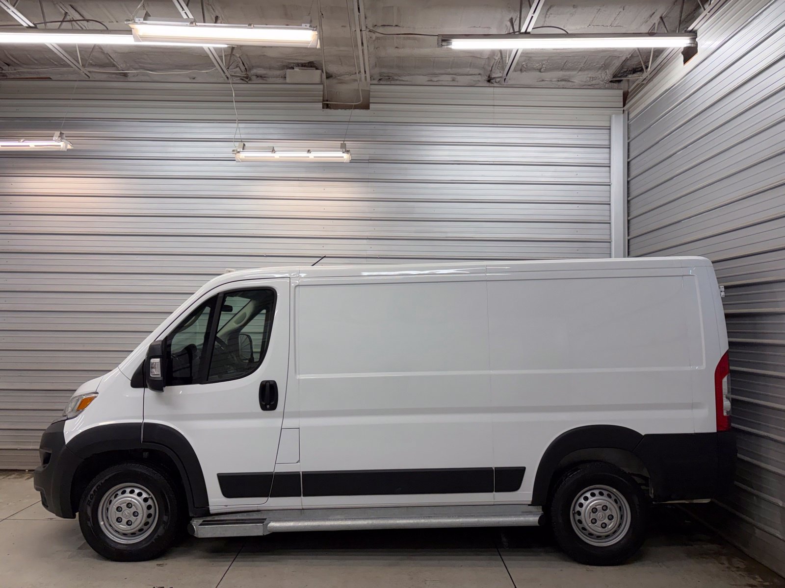Used 2025 RAM ProMaster 2500 w/ U-Haul Equipment Group FWD image 6