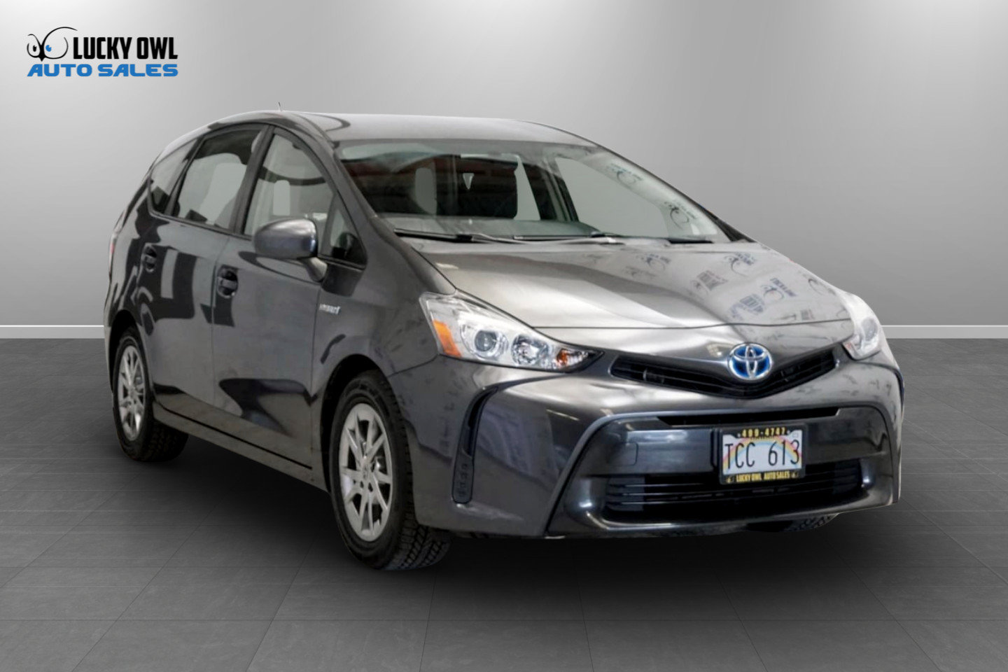 Used 2017 Toyota Prius V Two FWD image 2