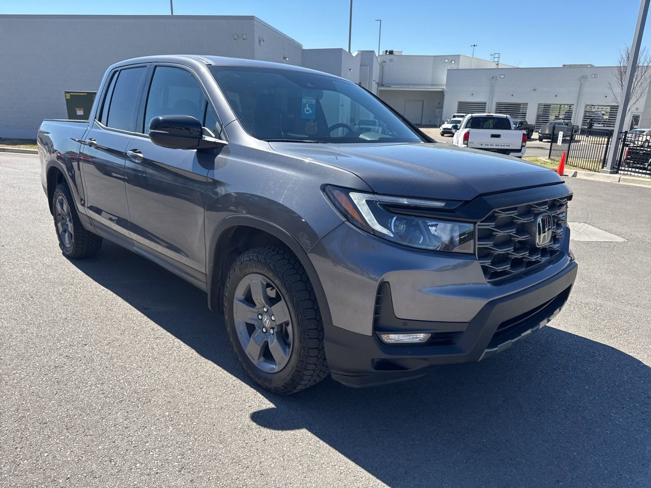 Used 2025 Honda Ridgeline TrailSport image 2