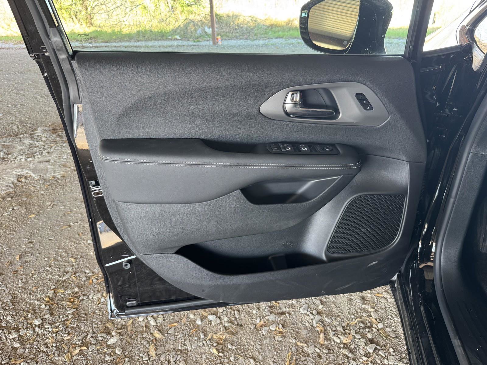 New 2026 Chrysler Pacifica Select image 22