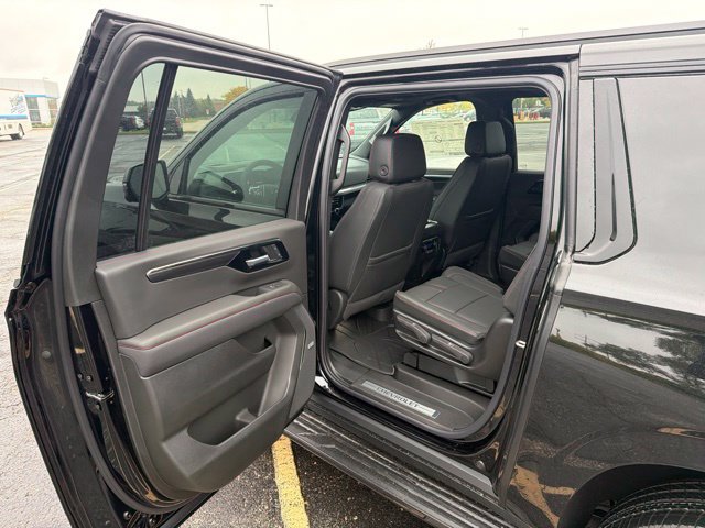 New 2026 Chevrolet Suburban RST w/ RST Capability Package AWD/4WD image 23