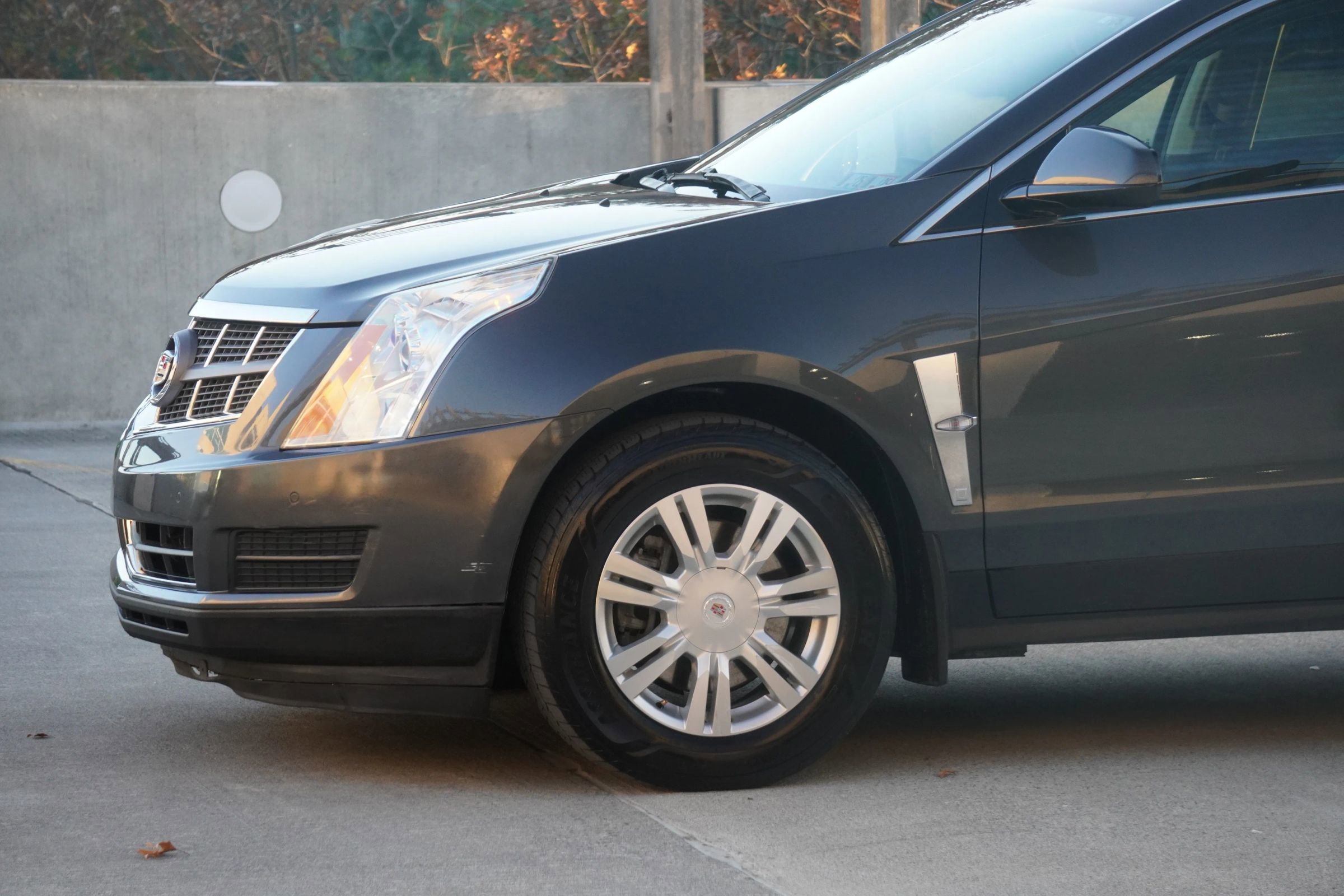 Used 2012 Cadillac SRX Luxury image 4