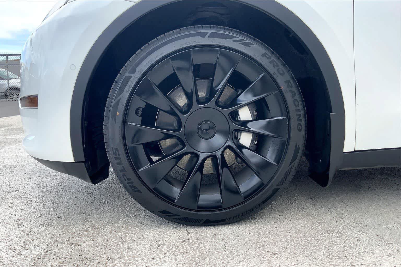 Used 2022 Tesla Model Y Long Range AWD/4WD image 8