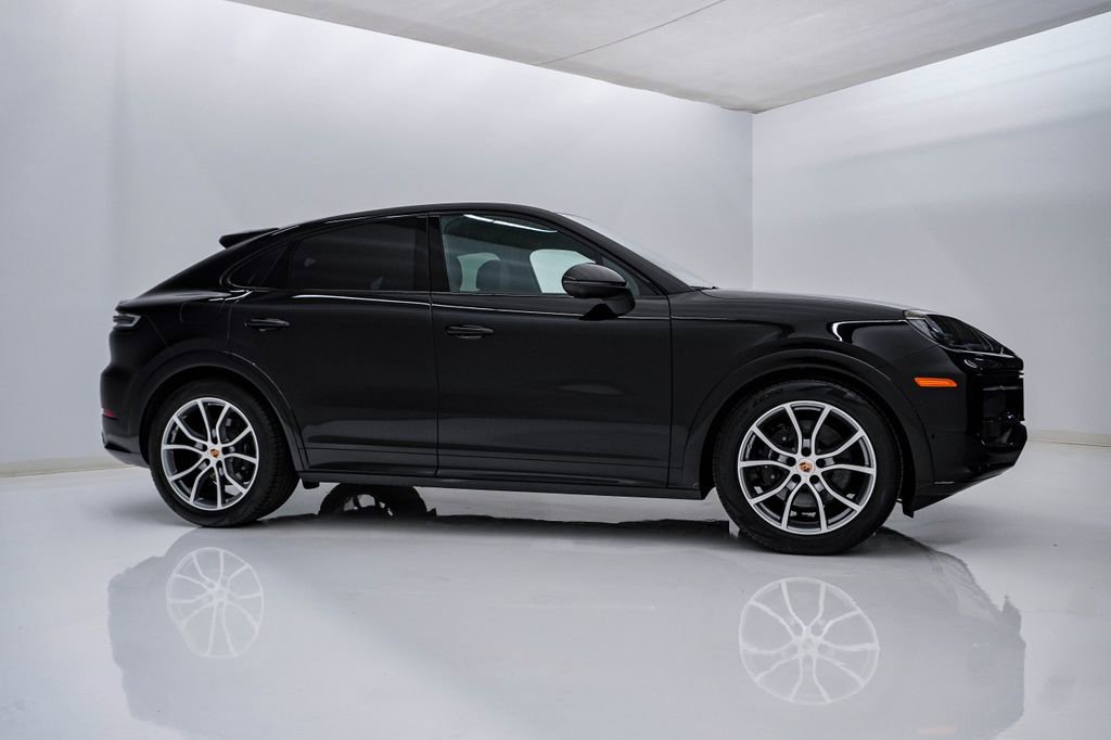 Certified 2025 Porsche Cayenne Coupe image 9