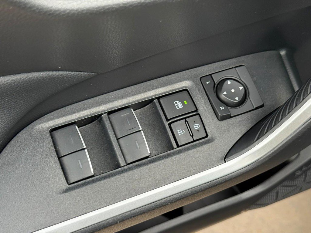Used 2025 Toyota RAV4 XLE w/ Convenience Package FWD image 18