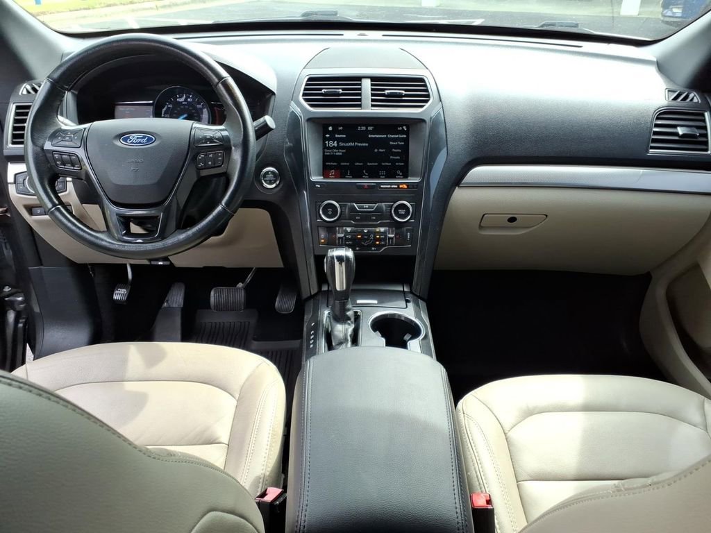 Used 2018 Ford Explorer XLT w/ Equipment Group 202A image 9