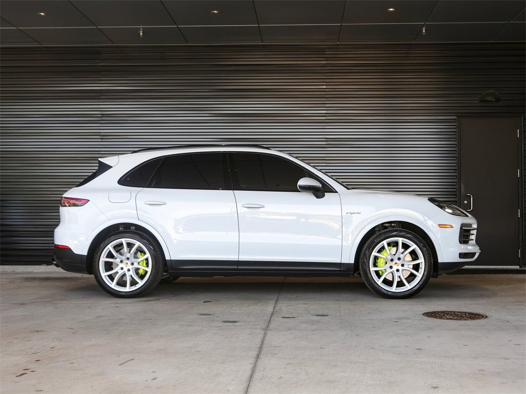 Certified 2023 Porsche Cayenne Platinum Edition image 8