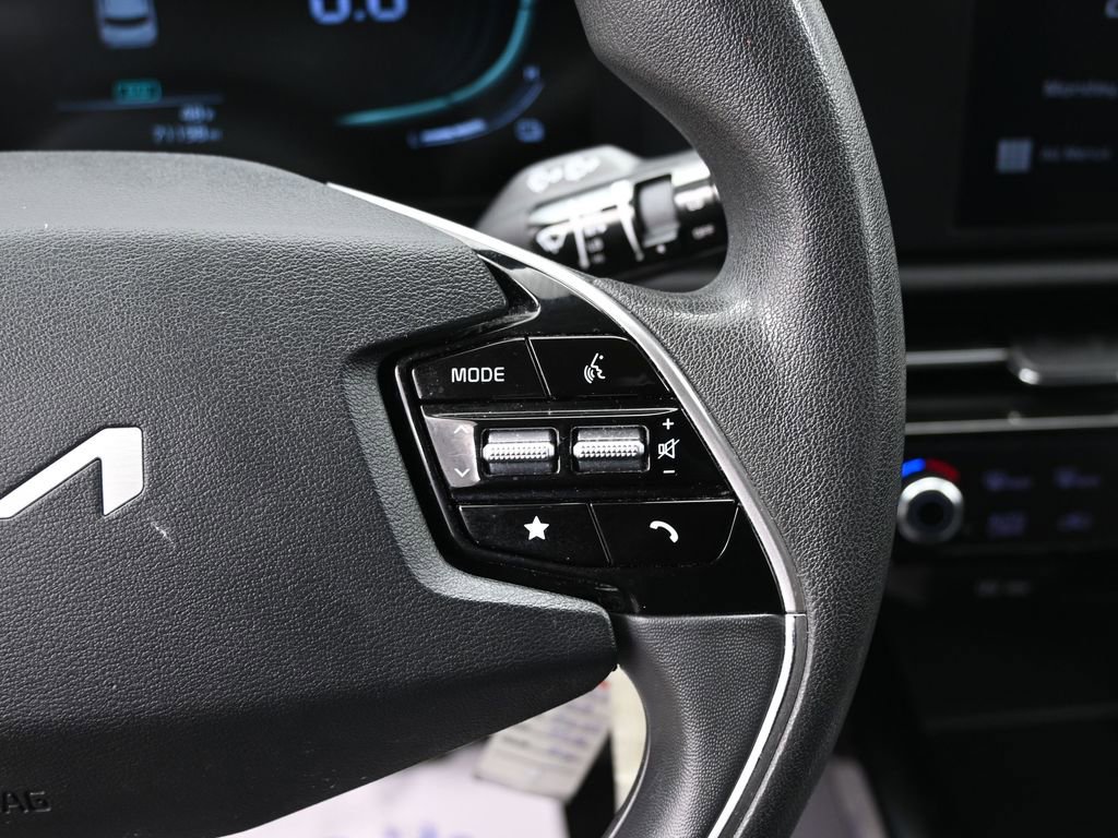 Used 2023 Kia Niro LX image 19