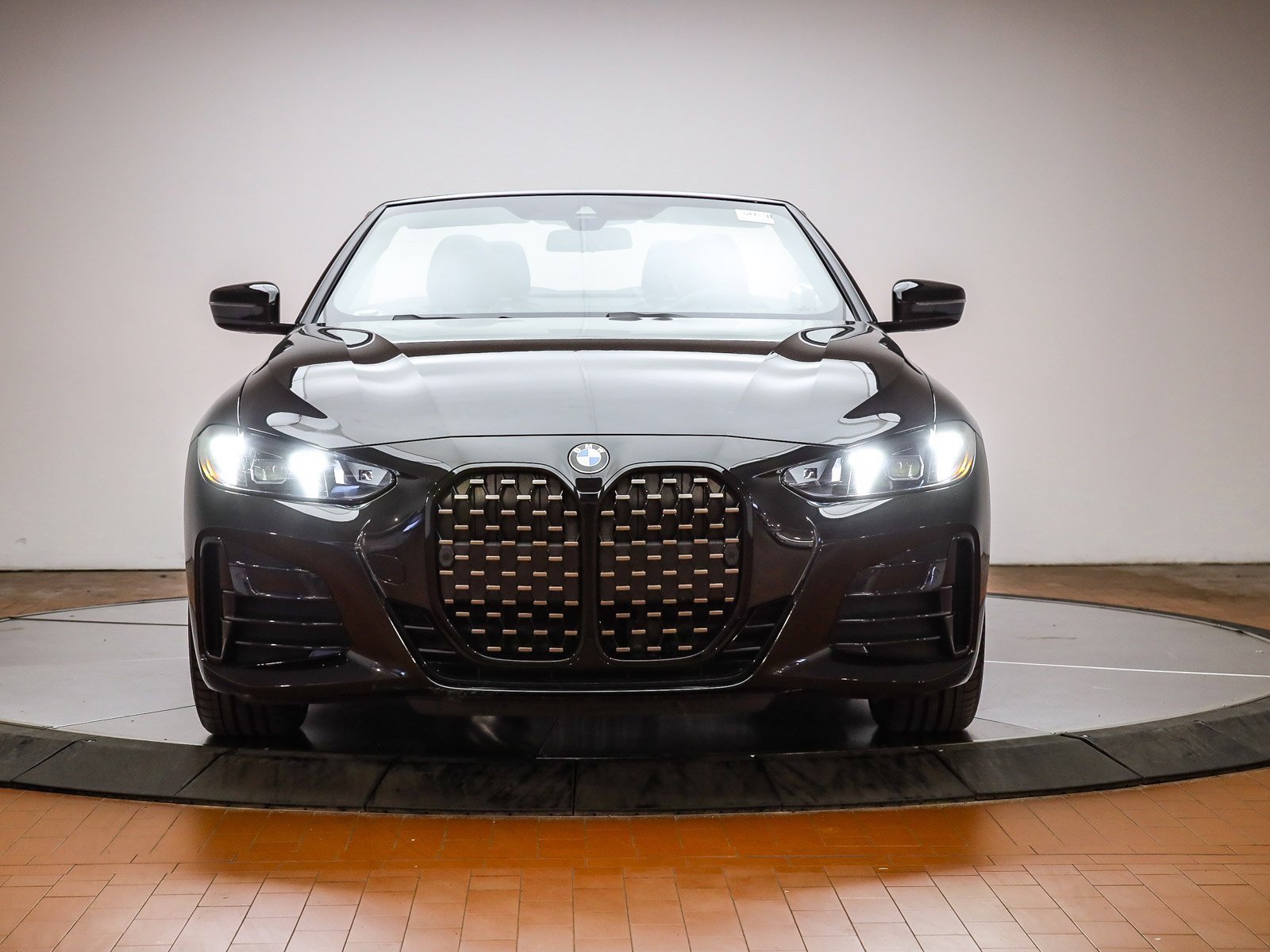 Used 2025 BMW 430i Convertible w/ M Sport Package image 2