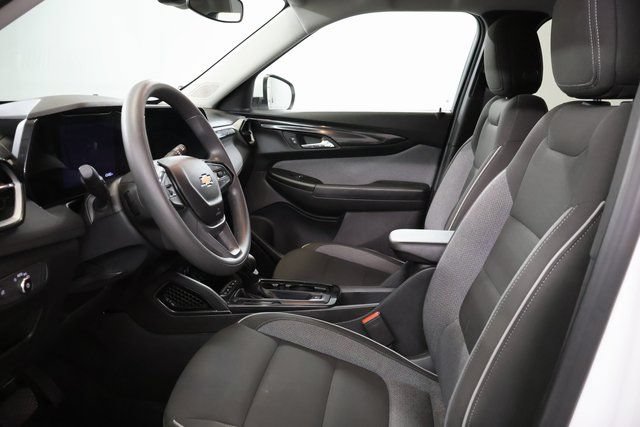 Used 2025 Chevrolet TrailBlazer LT AWD/4WD image 11