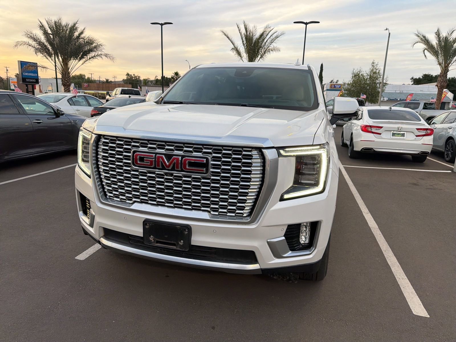 Used 2023 GMC Yukon XL Denali image 8