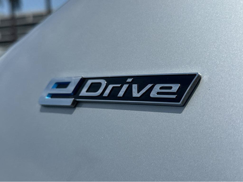 Used 2019 BMW 530e w/ Premium Package RWD image 38
