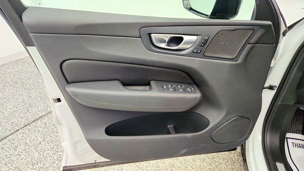 Used 2024 Volvo XC60 B5 Plus w/ Protection Package Premier AWD/4WD image 11