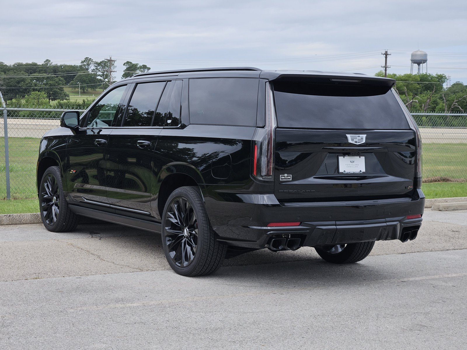 New 2026 Cadillac Escalade ESV V w/ LPO, ONYX Package AWD/4WD image 4