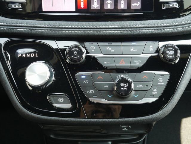 New 2026 Chrysler Pacifica Select image 24