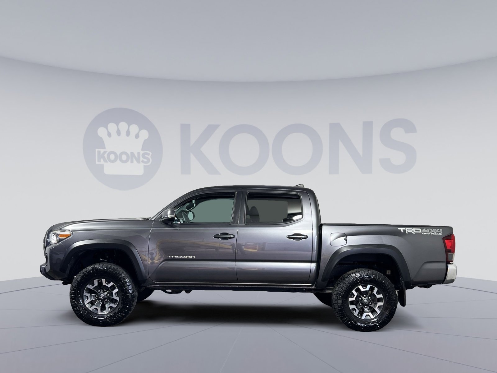 Used 2019 Toyota Tacoma TRD Off-Road image 2