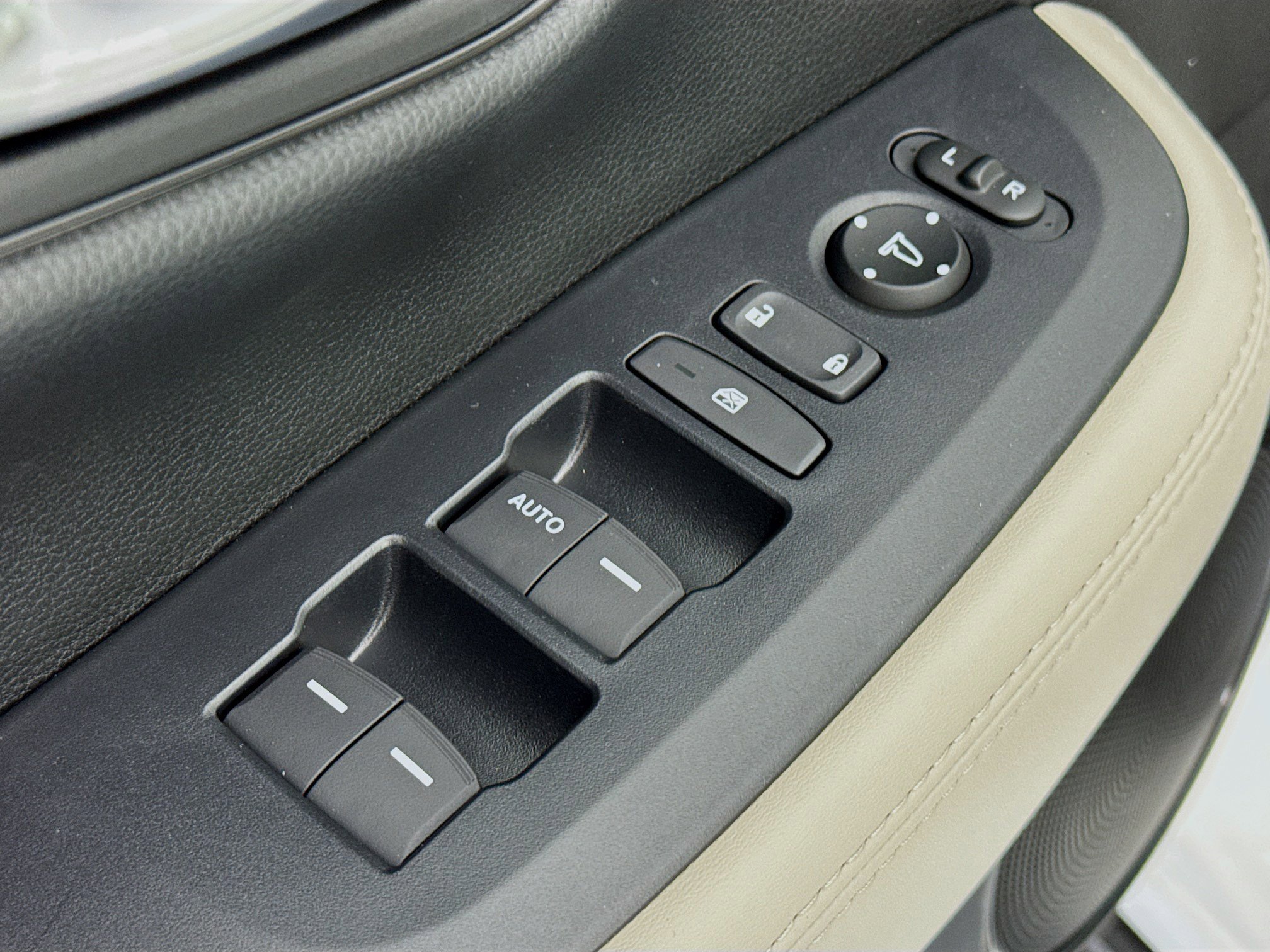 New 2027 Honda HR-V LX image 17