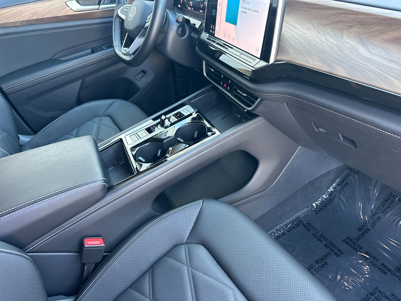 Used 2025 Volkswagen Atlas SE AWD/4WD image 19