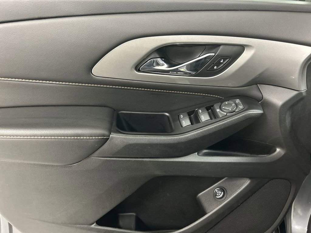 Used 2020 Chevrolet Traverse LT w/ Driver Confidence II Package image 11