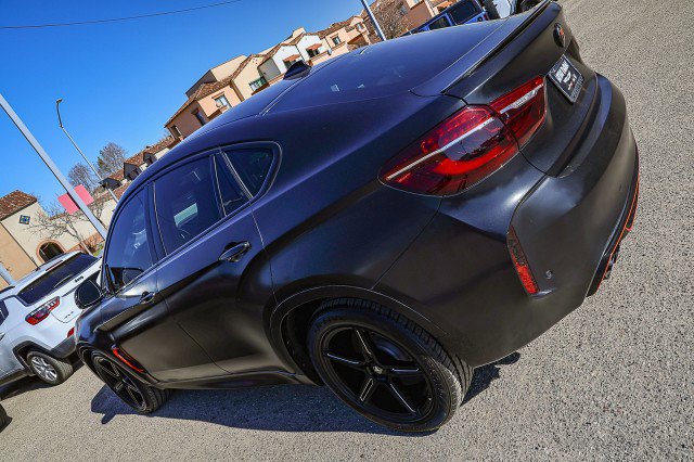 Used 2015 BMW X6 M image 8