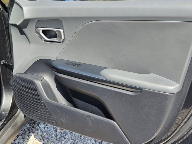 Used 2025 Kia K4 LXS image 33