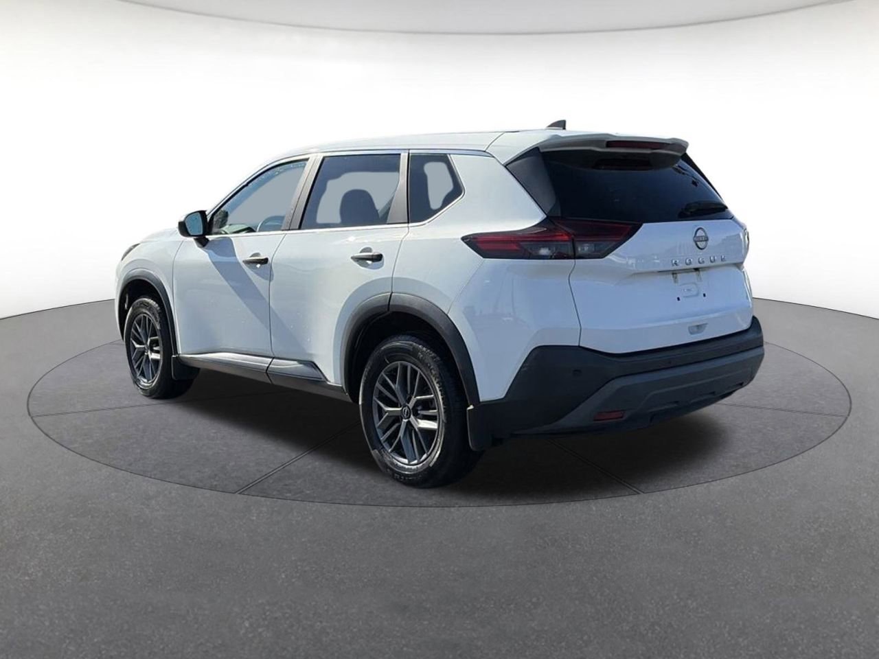 Used 2023 Nissan Rogue S image 3