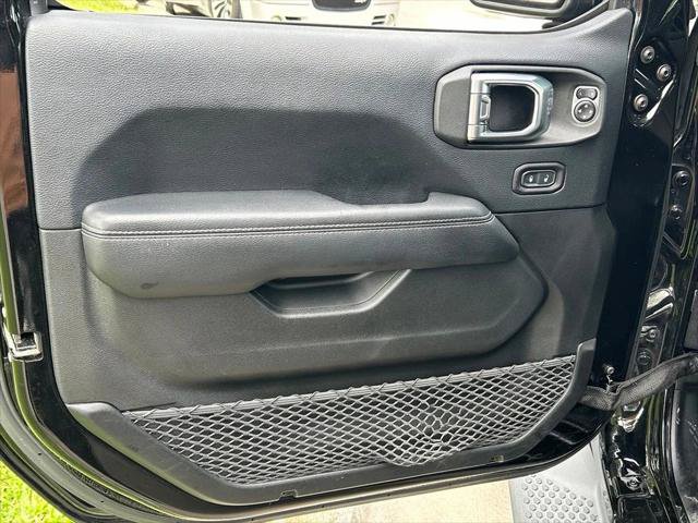 Certified 2018 Jeep Wrangler Unlimited Sahara AWD/4WD image 32