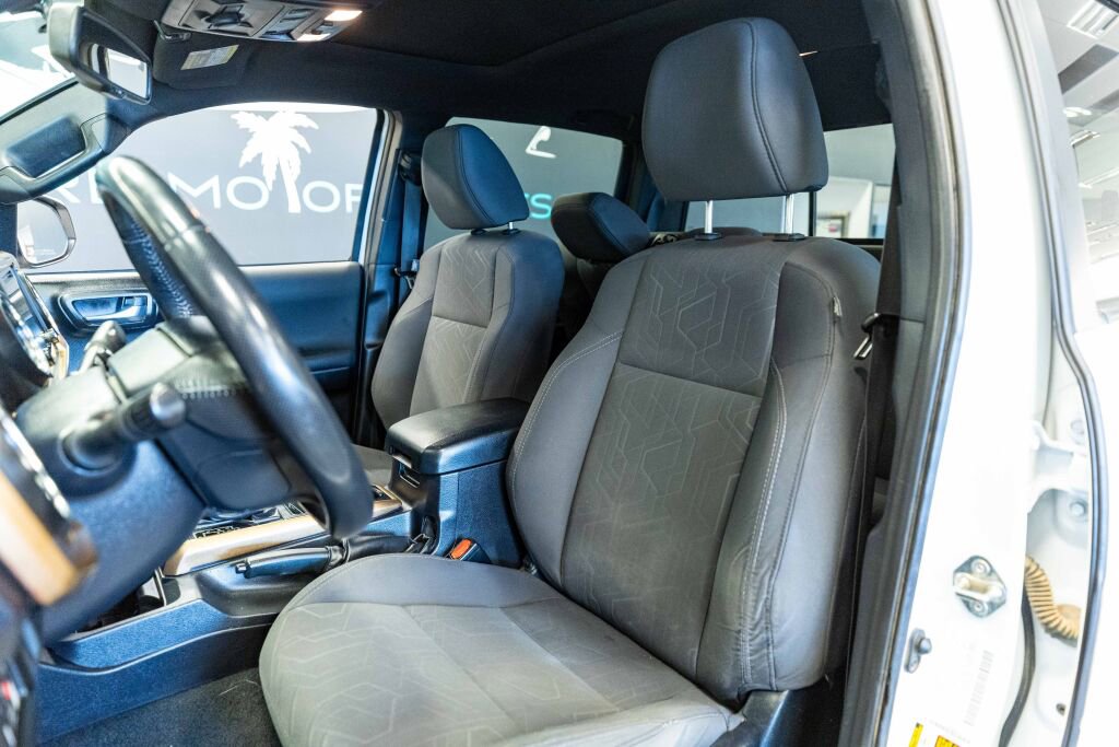 Used 2017 Toyota Tacoma TRD Off-Road image 10