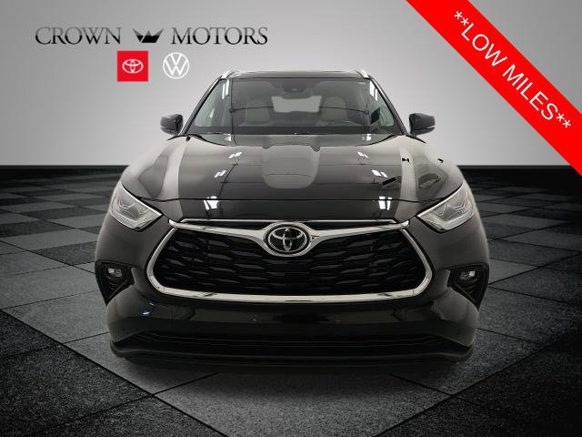 Used 2024 Toyota Highlander Limited AWD/4WD image 2