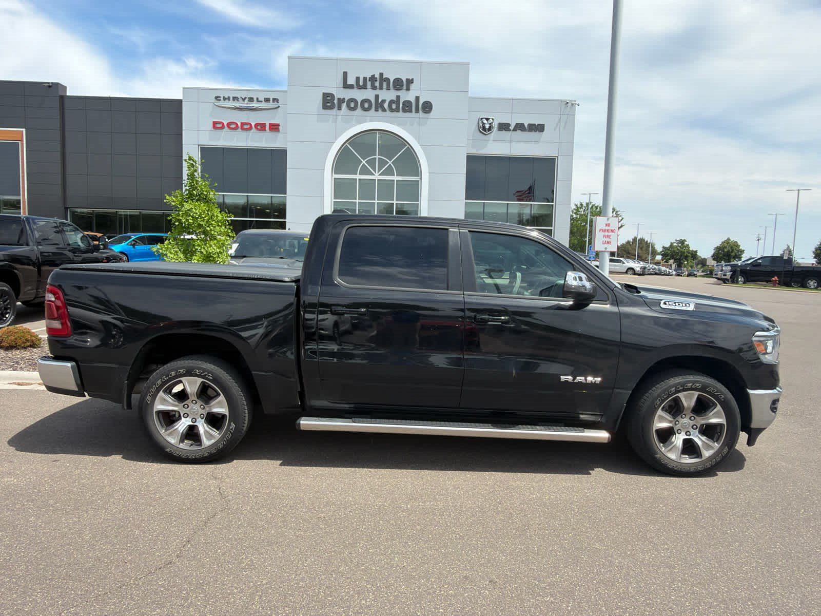 Used 2023 RAM 1500 Laramie AWD/4WD image 5